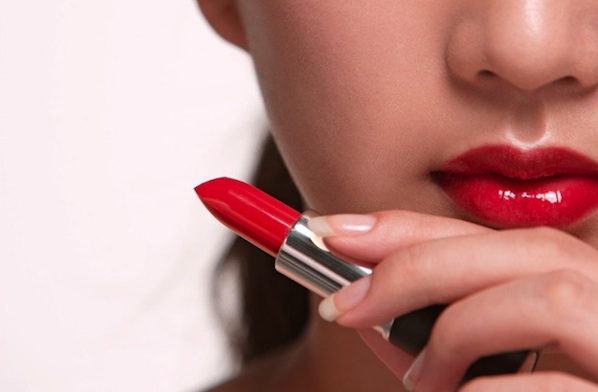 Apply Lipstick For Its Beauty and Health Benefits Apply Lipstick For Its Beauty and Health Benefits