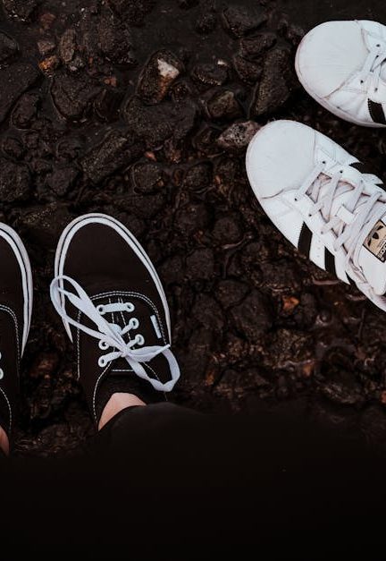 Best Walking Shoes for Women 2024: Expert Biomechanical and Comfort Analysis